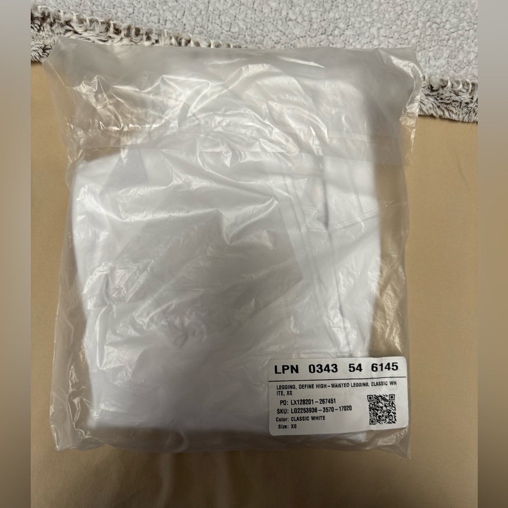 New with tags fabletics white leggings. Size: xs